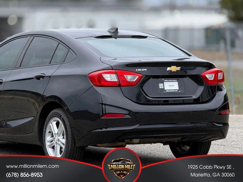 Used 2018 Chevrolet Cruze LS FWD image 16