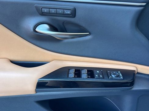 Certified 2025 Lexus ES 350 w/ Premium Package FWD image 12