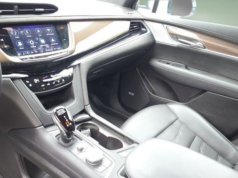 Certified 2024 Cadillac XT6 Sport w/ LPO, ONYX Package image 26