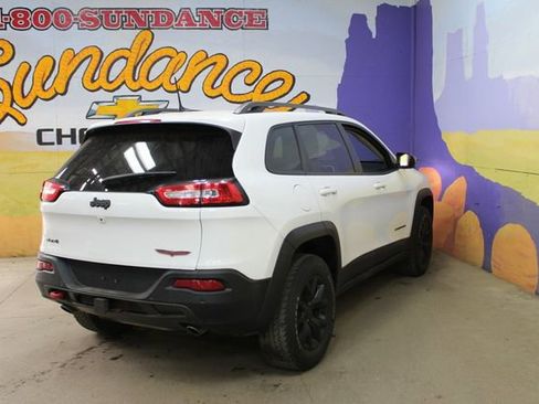 Used 2016 Jeep Cherokee Trailhawk w/ Leather Interior Group AWD/4WD image 8