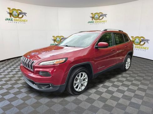 Used 2017 Jeep Cherokee Latitude w/ Trailer Tow Group FWD image 4