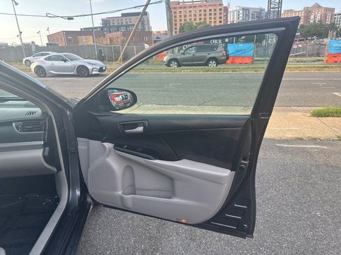 Used 2013 Toyota Camry LE FWD image 11