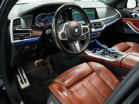 Used 2022 BMW X7 M50i w/ Dynamic Handling Package image 9