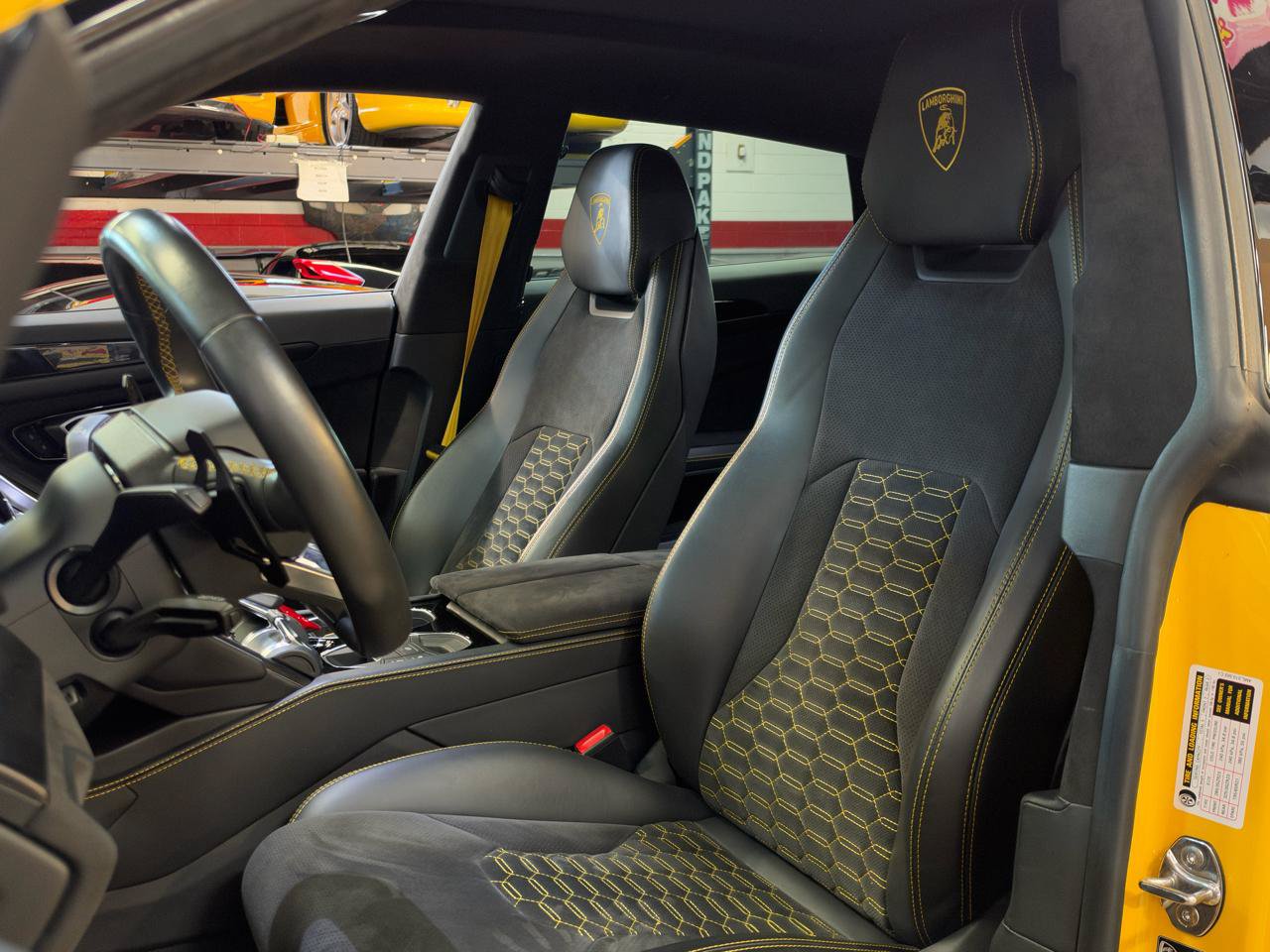 Used 2024 Lamborghini Urus S AWD/4WD image 16