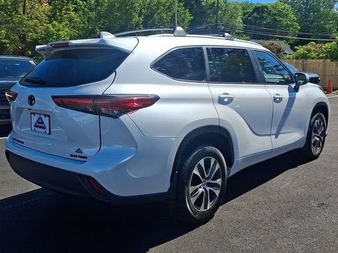 Used 2023 Toyota Highlander XLE AWD/4WD image 6