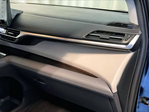 Used 2022 Toyota Sienna LE image 13