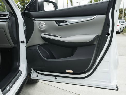 Used 2025 INFINITI QX50 Luxe image 37