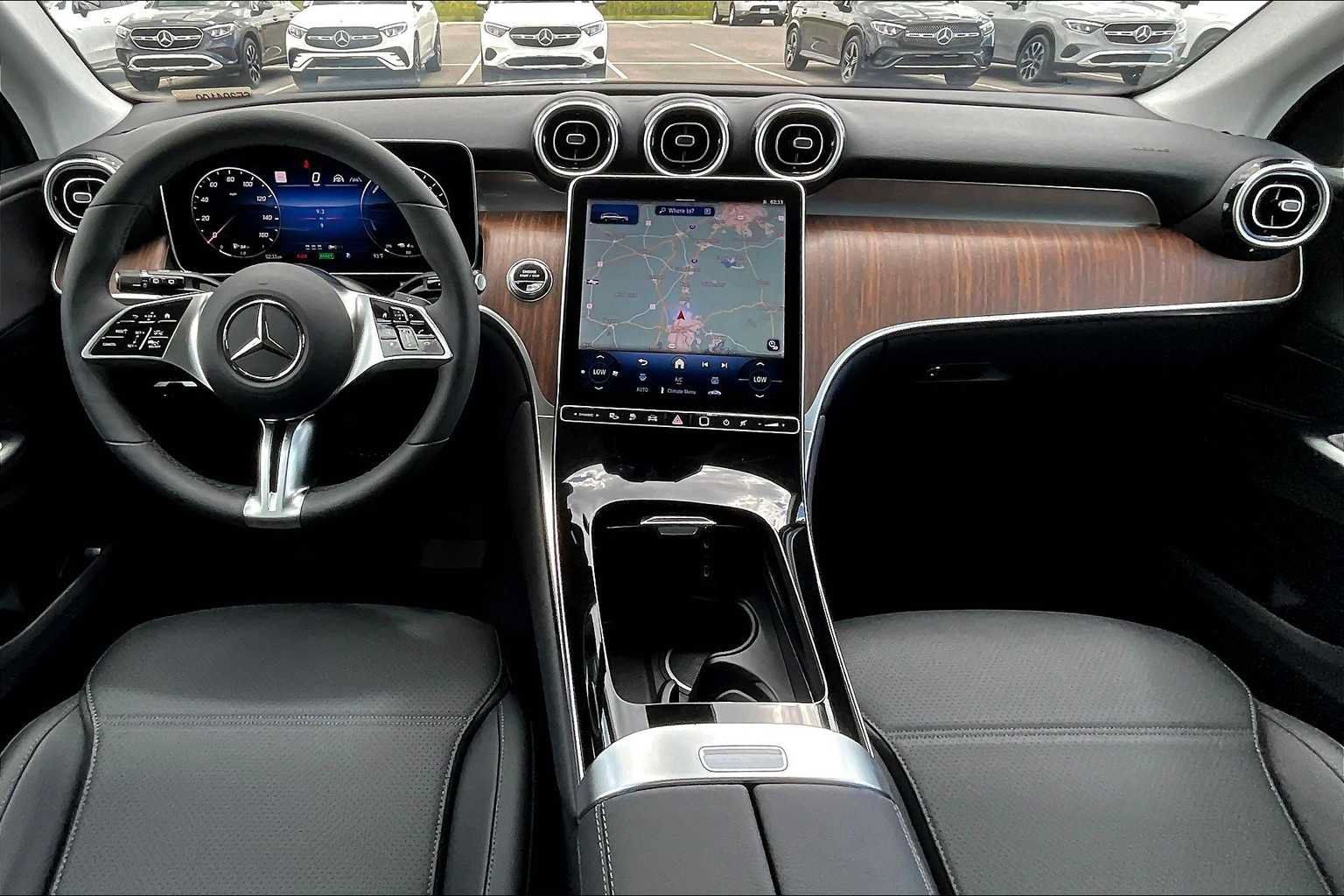 Used 2025 Mercedes-Benz GLC 350e 4MATIC image 5