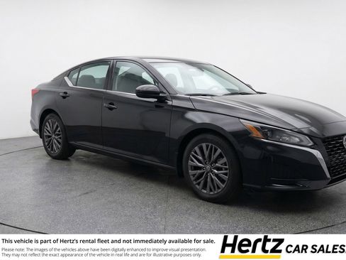 Used 2025 Nissan Altima 2.5 SV image 1
