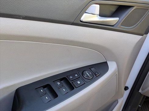 Used 2021 Hyundai Tucson SEL image 2