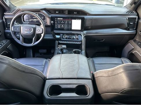 Used 2023 GMC Sierra 1500 AT4X image 9