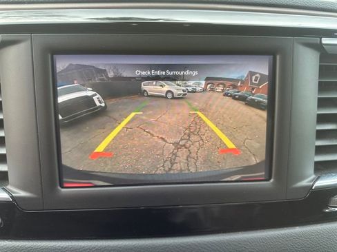 Used 2023 Chrysler Voyager LX image 9