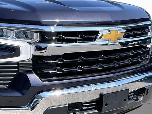 Used 2023 Chevrolet Silverado 1500 LT w/ Z71 Off-Road Package AWD/4WD image 26