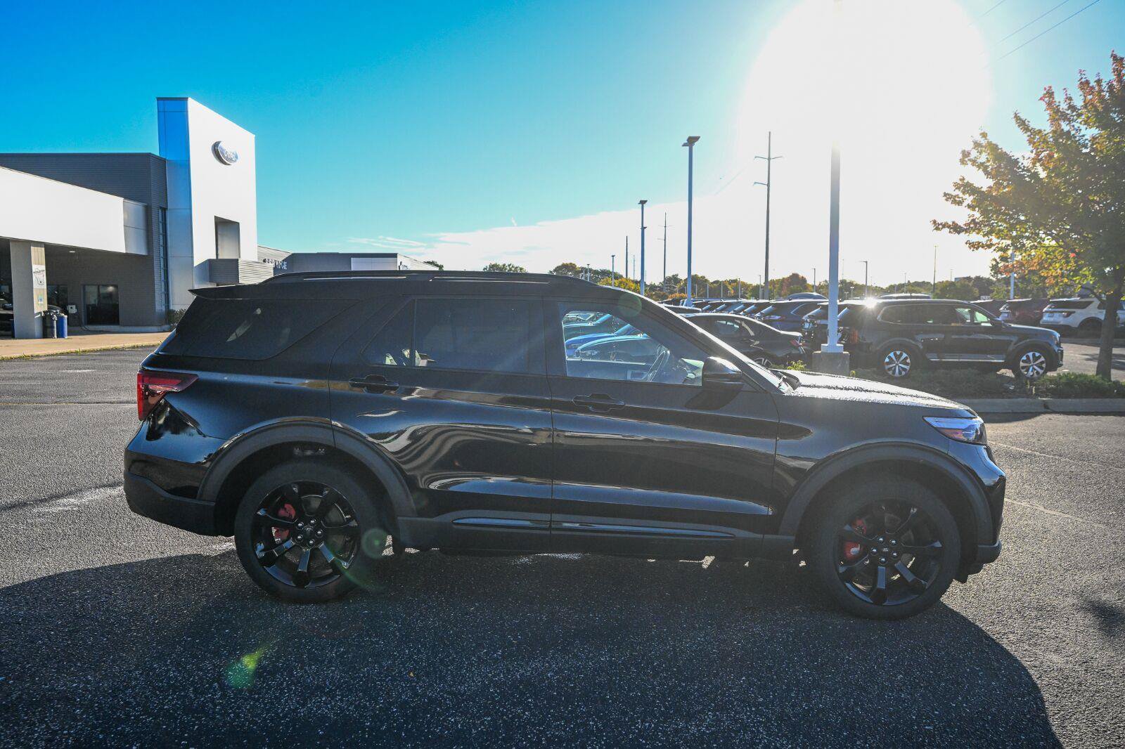 Used 2020 Ford Explorer ST w/ ST Street Pack AWD/4WD image 3