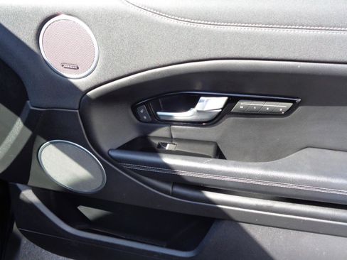 Used 2016 Land Rover Range Rover Evoque SE image 33