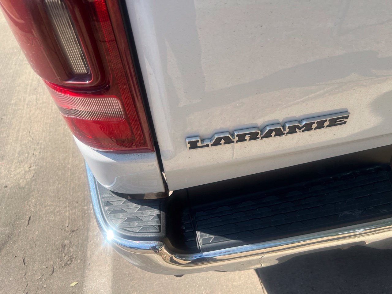 Used 2019 RAM 1500 Laramie AWD/4WD image 4