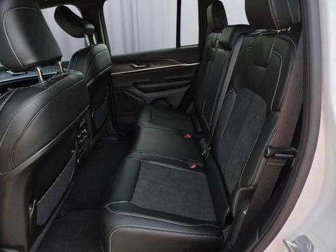 New 2026 Jeep Grand Cherokee Altitude RWD image 16