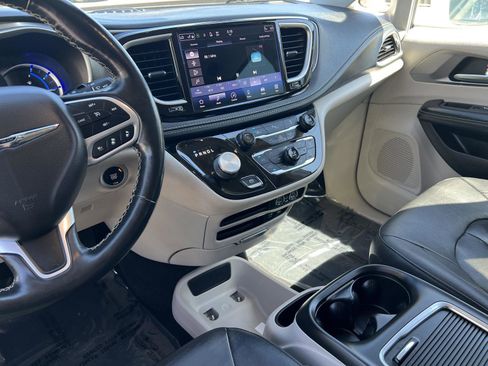 Used 2022 Chrysler Pacifica Touring-L FWD image 35