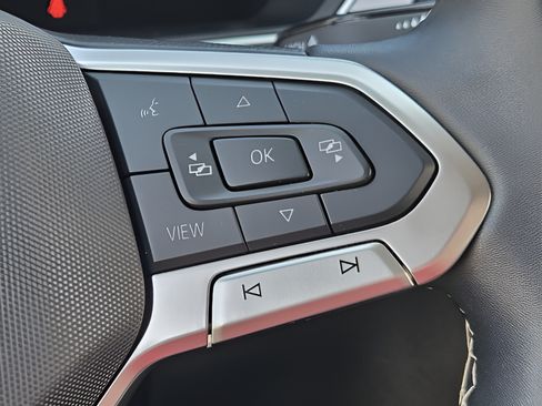 Certified 2024 Volkswagen Tiguan SE FWD image 22