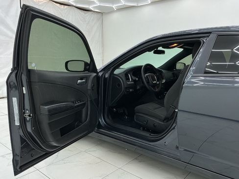 Used 2019 Dodge Charger SXT w/ Blacktop Package RWD image 16