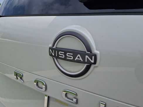Used 2023 Nissan Rogue SV AWD/4WD image 29