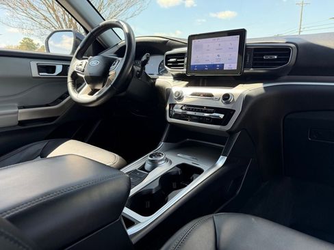Certified 2022 Ford Explorer XLT w/ Equipment Group 202A image 14