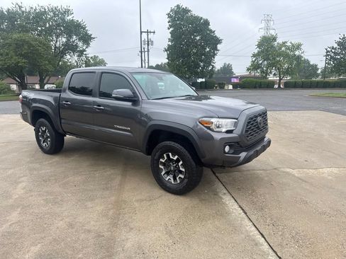 Used 2020 Toyota Tacoma TRD Off-Road AWD/4WD image 12