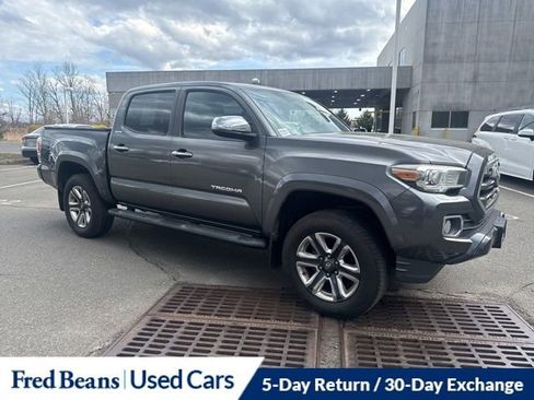 Used 2016 Toyota Tacoma Limited w/ Towing Package image 3