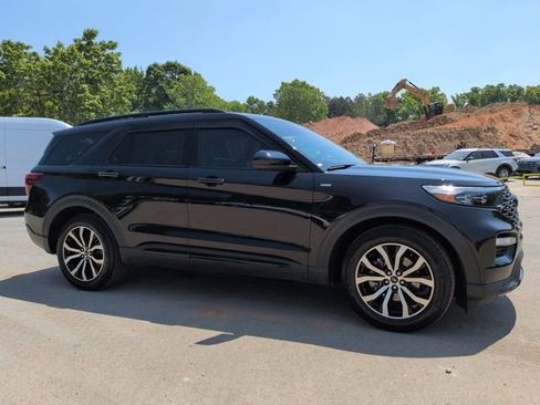 Certified 2022 Ford Explorer ST-Line w/ Class IV Trailer Tow Package image 2