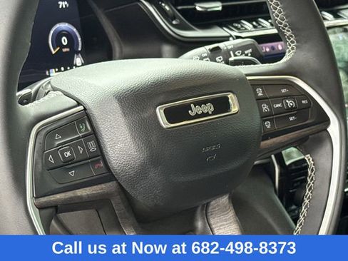 Used 2023 Jeep Grand Cherokee Limited w/ Luxury Tech Group II image 29