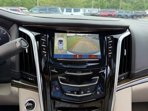Used 2020 Cadillac Escalade Premium Luxury AWD/4WD image 20