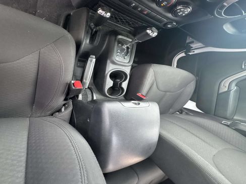 Used 2018 Jeep Wrangler Unlimited Sport S AWD/4WD image 22