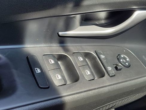 Used 2024 Hyundai Elantra SEL FWD image 17