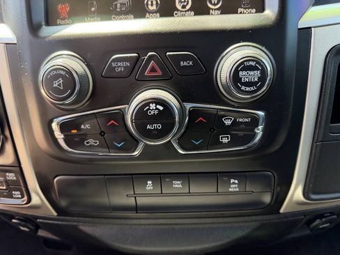 Used 2017 RAM 1500 Classic SLT w/ SLT Plus D←cor Group AWD/4WD image 22