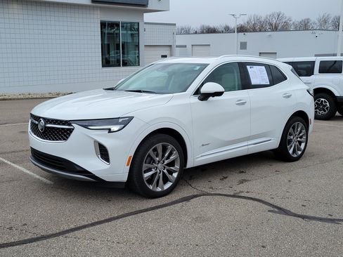 Used 2022 Buick Envision Avenir w/ Technology Package II image 2