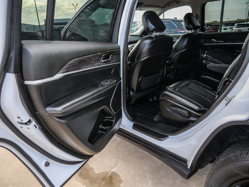 Used 2022 Jeep Grand Cherokee L Limited RWD image 29