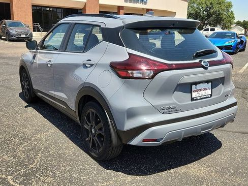 Used 2021 Nissan Kicks SR w/ SR Premium Package FWD image 3