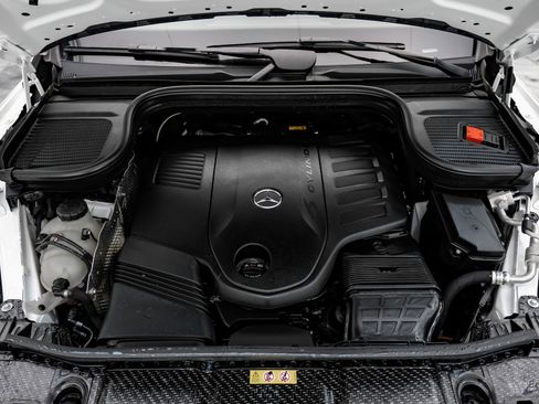 Used 2025 Mercedes-Benz GLE 450 4MATIC w/ AMG Line Exterior image 3