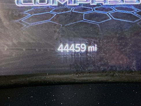 Used 2025 Jeep Compass Limited image 19