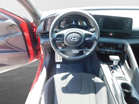 Certified 2025 Hyundai Elantra Sport FWD image 10