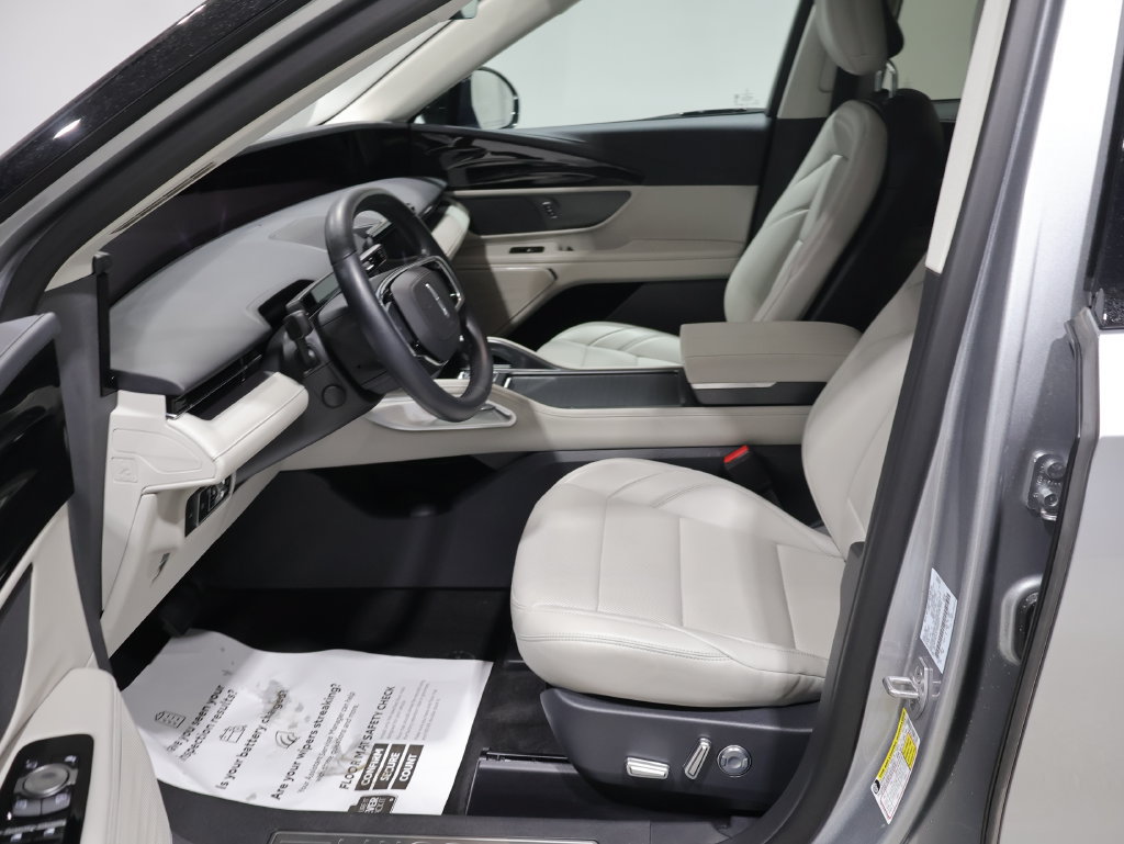 Used 2026 Lincoln Nautilus Premier AWD/4WD image 10