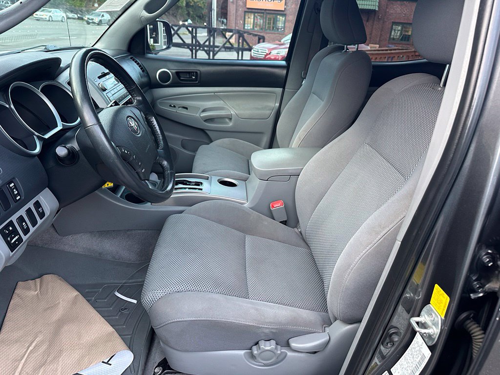 Used 2011 Toyota Tacoma 4x4 Double Cab w/ TRD Sport Pkg w/JBL Audio image 9