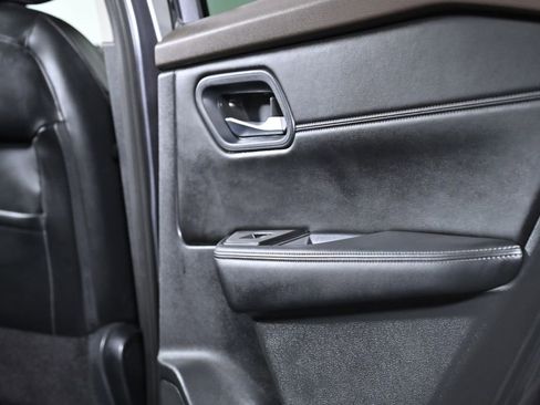 Used 2022 Nissan Rogue SV w/ SV Premium Package image 33