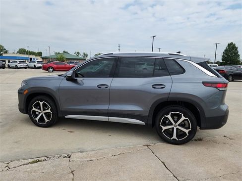 New 2025 Volkswagen Tiguan SE image 7