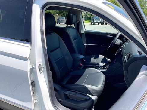 Used 2020 Volkswagen Tiguan SEL AWD/4WD image 11