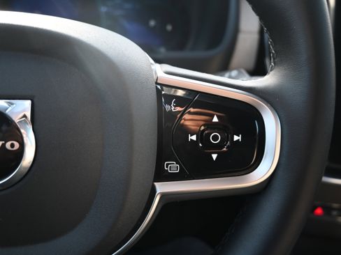 Used 2025 Volvo XC90 B6 Plus image 21