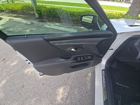 Certified 2025 Lexus ES 350 w/ Premium Package FWD image 12