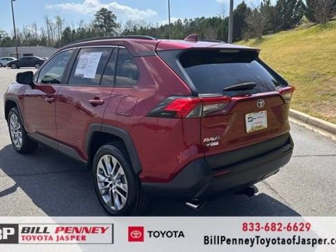 Used 2022 Toyota RAV4 XLE Premium image 3