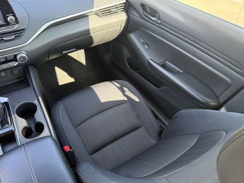 Used 2024 Nissan Altima 2.5 S FWD image 21