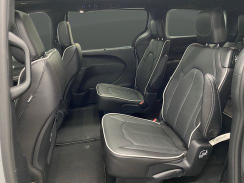 New 2026 Chrysler Pacifica Limited w/ S Appearance Package AWD/4WD image 32